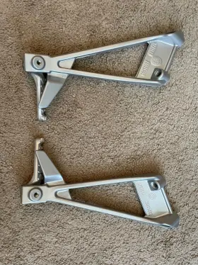 2b005205 Aprilia 2022 20-23 Rs660 Passenger Pegs Left Right Set Oem