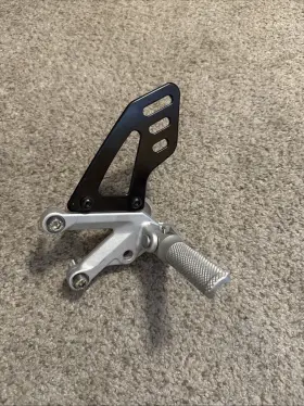 2b0077175 Aprilia Rsv4 1100 Factory 21-24 Oem Left Side Rearset Bracket And Peg