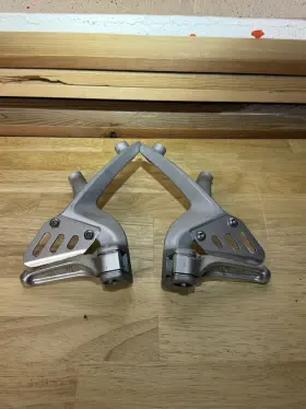 893985 Aprilia Tuono V4 Rsv4 Genuine Oem Passenger Rearsets Left Right Bolts Inckuded 893985 Aprilia Tuono V4 Rsv4 Genuine Oem Passenger Rearsets Left Right Bolts Inckuded