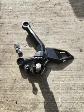 6kmv-140100-b000 Cfmoto Original Oe 22 300nk Front Left Foot Peg Bracket Assembly Rest