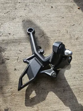 6kmv-140200-b000 Cfmoto Original Oe 22 300nk Front Right Foot Peg Bracket Assembly Rest