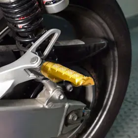 Clcrarr94bkmccpgdcc23305 Createmotor R-fight Gold Rear Foot Pegs For Yamaha Mt-07 13 14 15 16 17 18 19 20