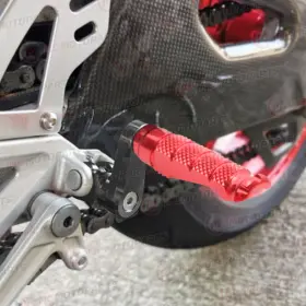 Clfafpfg8840mmbkmccprdsn003 Createmotor Red Mccp 40mm Extension Front Footpegs For Triumph Street Triple Rx 15-18 17 16