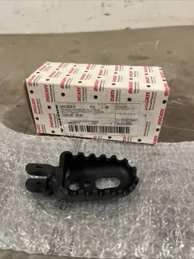46410501a Ducati X7 New Oem Hypermotard 1100 Front Right Footrest