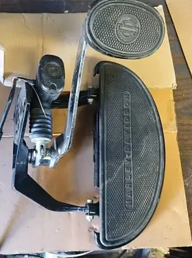 Harley-davidson 2018 Softail Mount Bracket Rear Brake Pedal Floor Board Right Rest Master