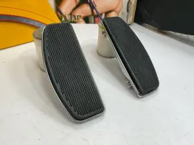 26636 Harley-davidson Oem Touring Front Inch Driver Floorboards Foot Boards Bottoms And Inserts