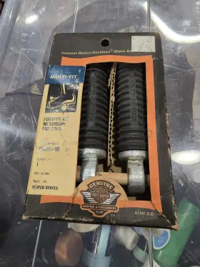 49020-95 Harley-davidson Footpeg Kit With Chrome Ends Caps