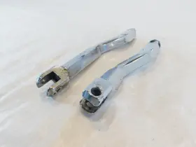 49118-77 Harley-davidson Ironhead Sportster 1000 Highway Chrome Footpeg Footrest Mount Brackets