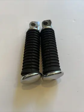 49500-92 Harley-davidson Oem Extended 5 In Male Mount Rubber Smooth Chrome Footpegs Genuine Pegs