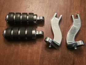50195-97b Harley-davidson 1993-2022 Touring Chrome Rear Passenger Foot Pegs And Mounts Oem