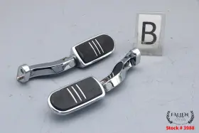 50208-04 Harley-davidson 2015 Road Glide Back Rear Foot Peg And Mount Bracket Set Chrome Streamliner