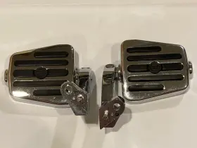 50451-09 Harley-davidson 2 Chrome And Rubber Mini Footboard Peg With Mount Set