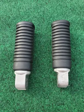50500783 Harley-davidson 18 Up Softail Fxbb Street Bob Oem Passenger Foot Pegs