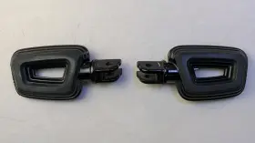 50501856 Harley-davidson Empire Collection M8 Softail Rider L R Foot Peg Set