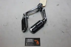 50639-81 Harley-davidson Fxr Front Foot Peg Mount Bracket Set Oem