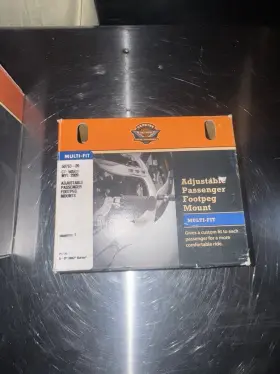 50763-09 Harley-davidson Touring Genuine Adjustable Passenger Footpeg Mount 50763-09 Harley-davidson Touring Genuine Adjustable Passenger Footpeg Mount