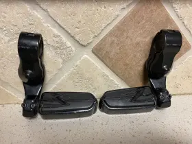 51376-09 Harley-davidson Tribal Foot Pegs Black Used Oem