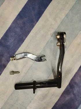 52721-90 Harley-davidson 1990 - 2001 Dyna Rear Passenger Footpeg Mounting Brackets With Pegs 52721-90 Harley-davidson 1990 - 2001 Dyna Rear Passenger Footpeg Mounting Brackets With Pegs