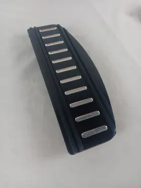 54196-10 Harley-davidson Genuine Solo Only Edge Cut Passenger Footboard Insert