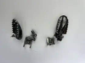 50610-kz3-j50 Honda 2003 Cr125r Cr250r Oem Right Left Foot Pegs Pedals Footpegs Brackets Mount