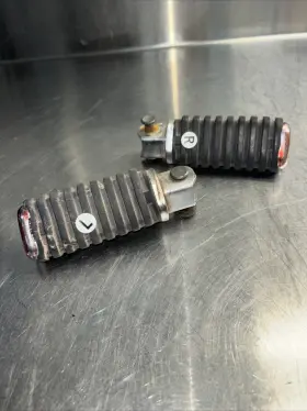 50612-mr1-000 Honda Magna 750 Vt600 Shadow 600 Vlx And Vf750 Front Footpeg Footrest Foot Pegs 92