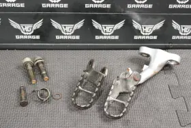 50616-kfb-000 Honda 2001 Xr250r 00-04 Oem Foot Pegs Pedals Frame Stand Footpeg Pedal Mint