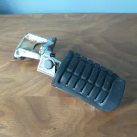 50620-me9-670 Honda 83-85 Shadow Vt700 Left Front Foot Peg Mount Rest Bracket Footpeg Vt700c