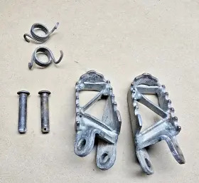 50642-kae-730 Honda 1996 - 2004 Xr 400 Cr 80 85 Oem Stock Foot Pegs Step Xr400