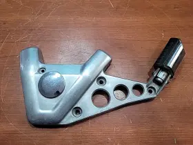 50680-mg8-010 Honda 1985 1986 Vt1100 C Vt 1100 Shadow Left Rear Passenger Peg / Foot Rest Oem