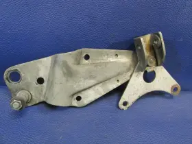 50721-286-020b Honda Cb350 Left Rear Footpeg Muffler Mount Bracket Cl350