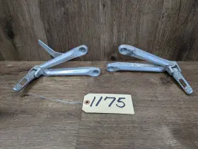 50760-mee-d00 Honda 2005-2006 Cbr600rr Oem Rear Left And Right Passenger Pegs Footpegs Brackets