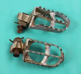 80a089962 Husqvarna 1999 Husky Wr250 Pair Foot Peg Rest