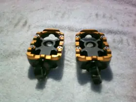 08-646-3 Joker Machine Bear Claw Driver Footpegs Black #08-646-3 Harley Davidson