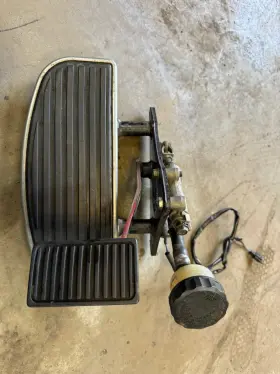 34003-1449 Kawasaki 96-04 Vulcan 1500 Vn1500 Oem Right Front Foot Rest Peg Step W Pedal