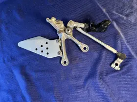 34028-0012 Kawasaki 2005 05-06 Zx6r Ninja 636 Zx636 Left Rearset Shifter Foot Peg Bracket