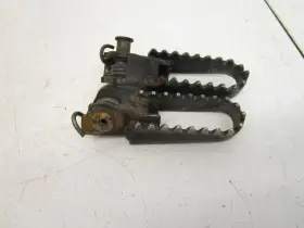 34028-1131 Kawasaki 84 Kdx 200 Foot Pegs Left Right 1983-1985