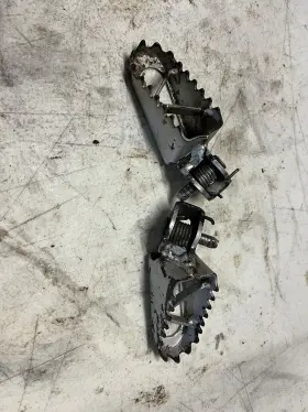 34028-1327-ce Kawasaki 1995 Kx 80 Oem Footpegs Foot Pegs Rests Right Left