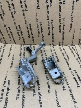 34028-1370 Kawasaki 2021-2024 Klx300 Front Left Right Foot Peg Step Holder Oem