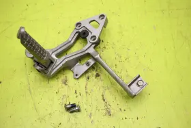 Kawasaki 34028-5017 1987-1990 Ninja 750r Zx750-f Left Main Foot Peg Bracket Oem