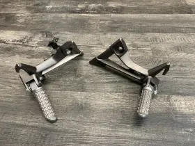 35063-0841 Kawasaki 13-17 Ex300 Ninja Oem Rear Left Right Passenger Footrest Peg Brackets