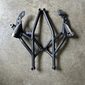 35063-0982-18r Kawasaki 2015 - 2018 Versys 1000 Rear Passenger Foot Pegs Left Right W Brackets