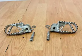 78003041050 Ktm 2009 400 Xcw Left And Right Foot Pegs