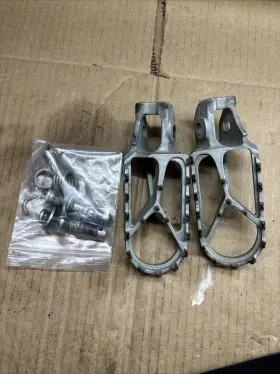 79603040033 Ktm 79603041100 16-22 Husqvarna Left/right Foot Pegs Footrest Set Fe Exc 500 501