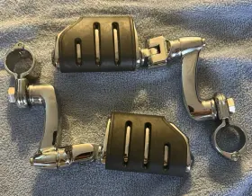 47139 Kuryakyn Long Angled Adjustable Highway Foot Pegs And Mounts Crash Bar Rests 47139 Kuryakyn Long Angled Adjustable Highway Foot Pegs And Mounts Crash Bar Rests