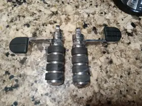8075 Kuryakyn Chrome Iso Stirrup Large Foot Pegs With Male Mount For Harley