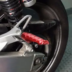 Mcrcfprr20bkmccprdsn23329 Mc Motoparts R-fight Red Cnc Rear Foot Pegs For Ducati Hypermotard 950 /sp 19 20