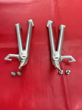 3700-01h00-13l Oem 2006-2007 Suzuki Gsxr 600 750 Left Right Rear Passanger Footrest