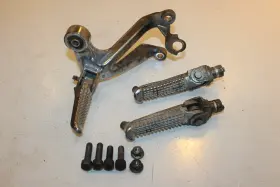 16600-33e10 Suzuki 1999 Gsxr 750 Rear Passenger Foot Rests Pegs Steps Set Pair
