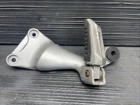 346457-5674 Suzuki 2006 Hayabusa Gsx1300r Left Rear Passenger Foot Peg And Bracket #2426 346457-5674 Suzuki 2006 Hayabusa Gsx1300r Left Rear Passenger Foot Peg And Bracket #2426