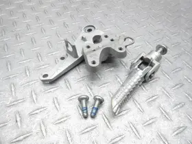 43511-14j00 Suzuki 2013 11-20 Gsxr 750 Gsxr750 Front Right Footpeg Foot Peg Rest Bracket